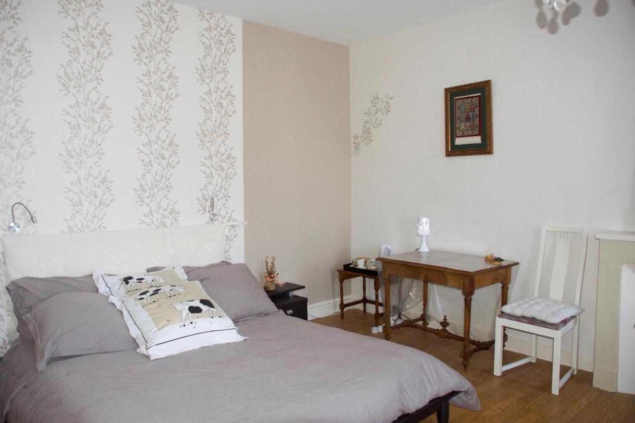 Bed and Breakfast Les volets bleus à Mellé Extérieur photo